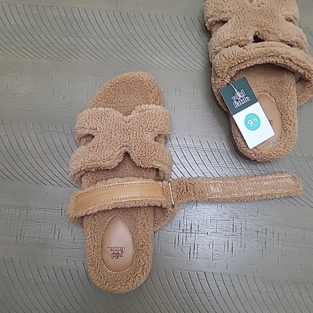 Wild Fable Fuzzy Tan Hayley Birk Style Adjustable Strap Sandal Size 9.5 NWT
