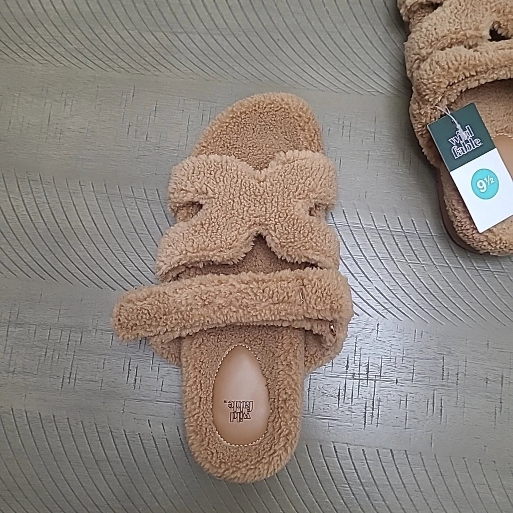 Wild Fable Fuzzy Tan Hayley Birk Style Adjustable Strap Sandal Size 9.5 NWT