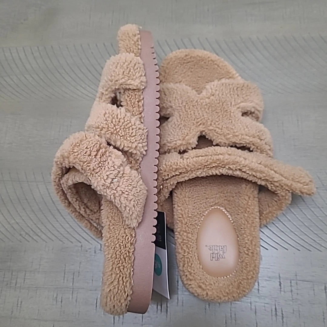 Wild Fable Fuzzy Tan Hayley Birk Style Adjustable Strap Sandal Size 9.5 NWT