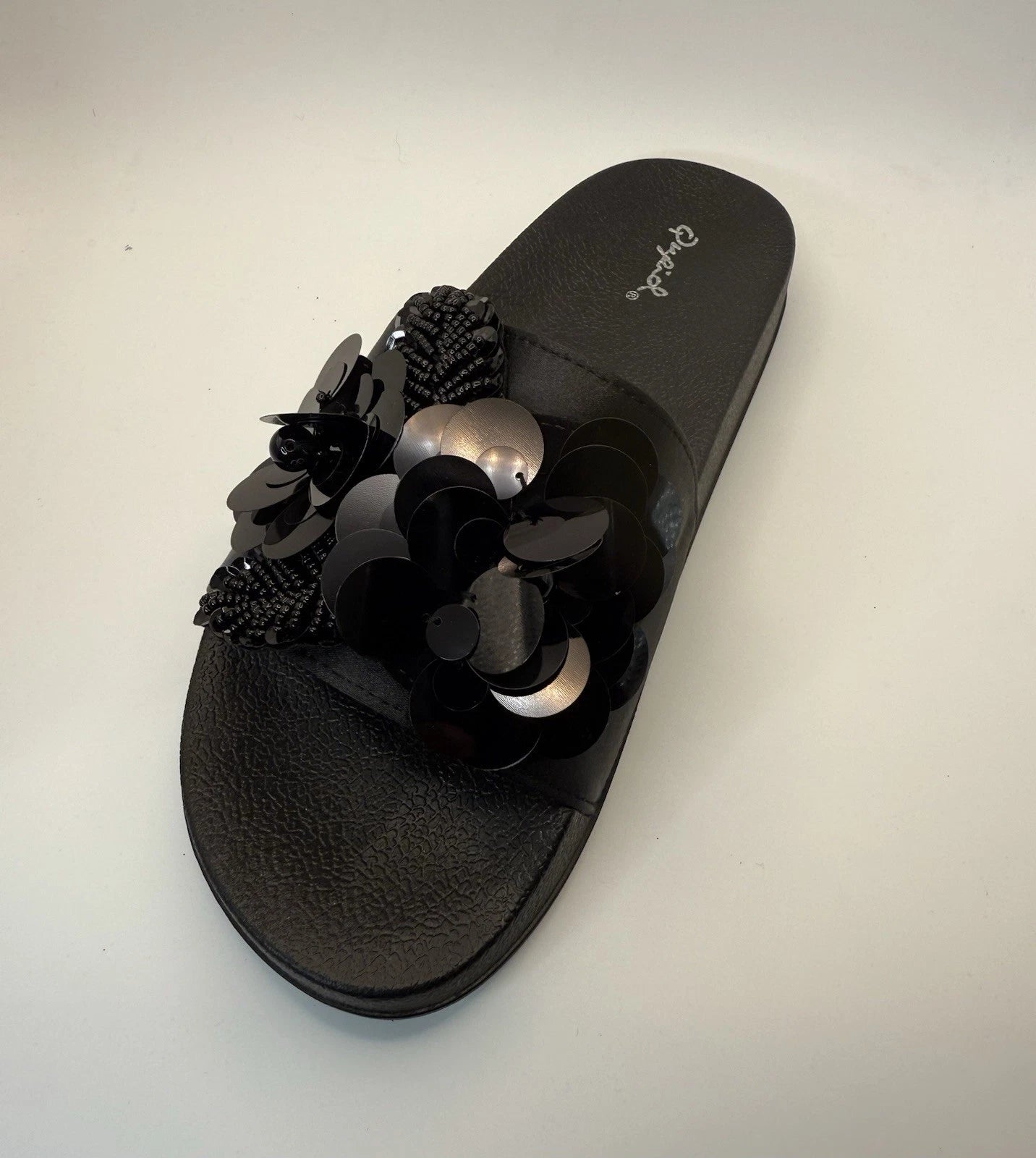 Qupid Women's Fashion Satin Black Flower Slides Sandals Flip Flops Sz 9 New