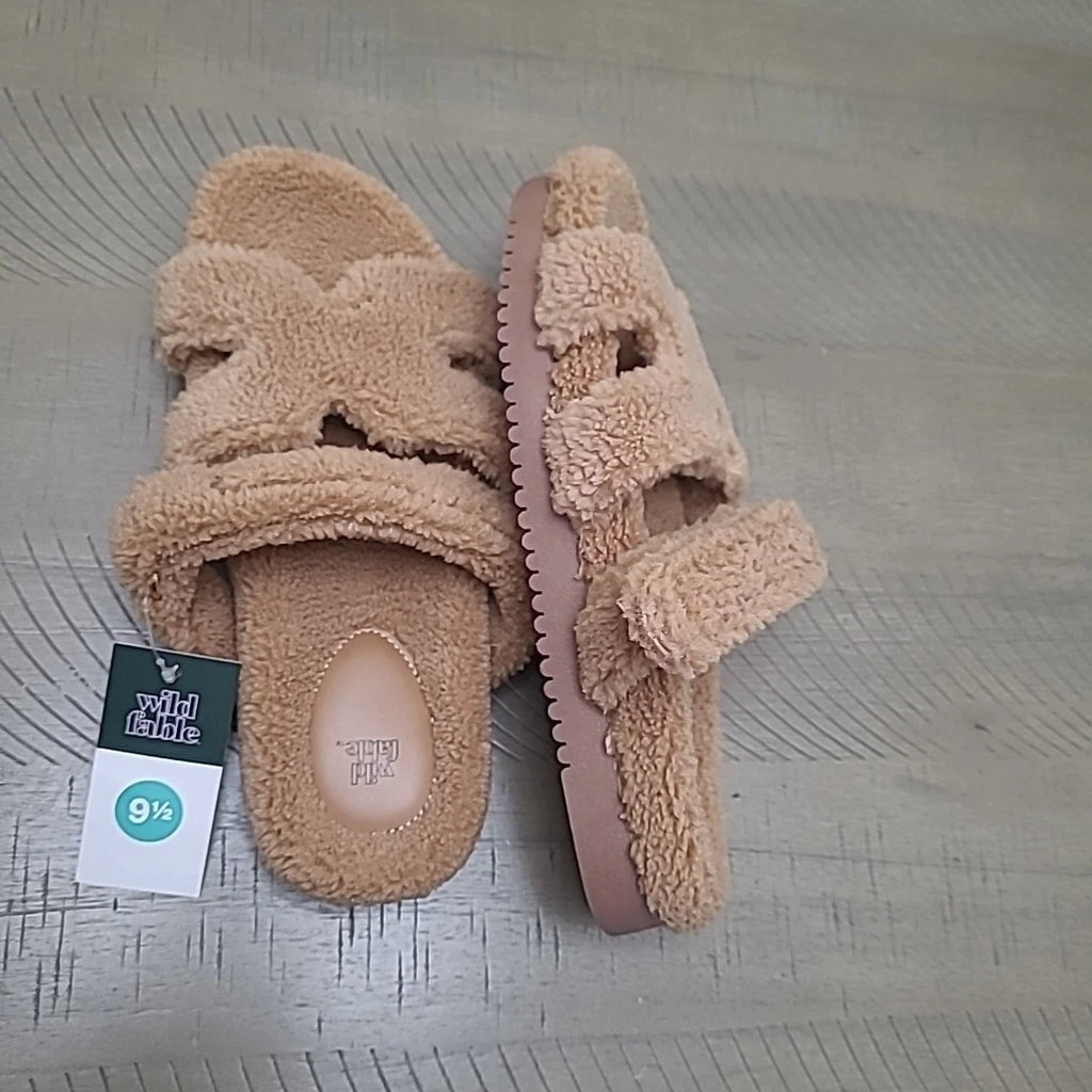 Wild Fable Fuzzy Tan Hayley Birk Style Adjustable Strap Sandal Size 9.5 NWT