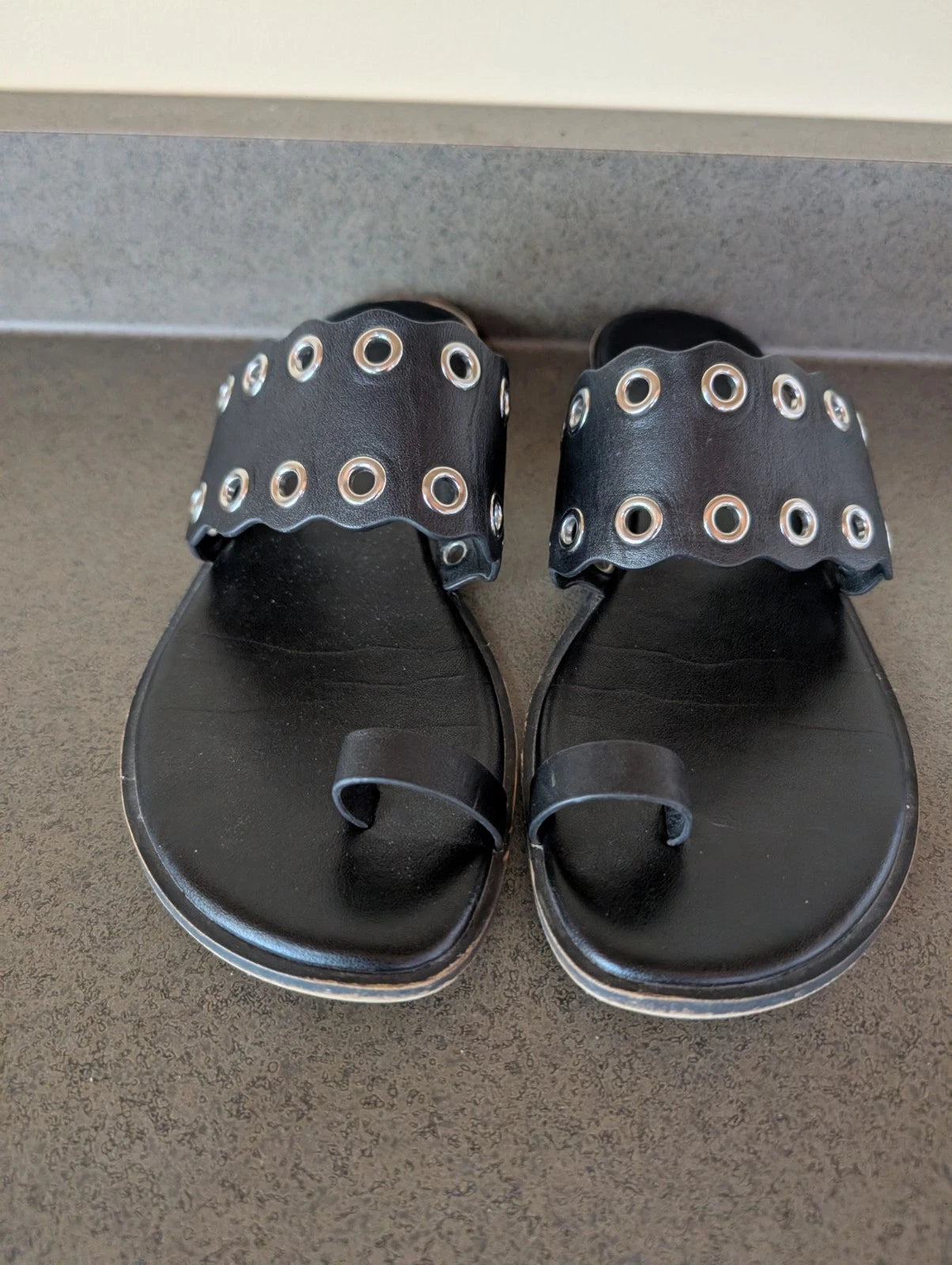 Michael Kors Patty Flat Leather Sandal Black Womens 8 Grommets Toe Ring Slides