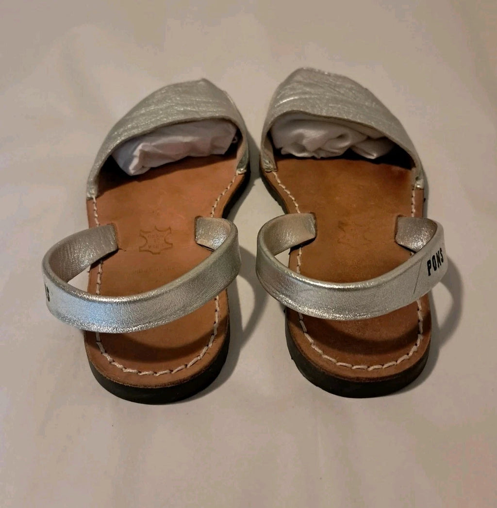 PONS Classic Style Metallic Leather Avarca Sandal In Silver Size 6.