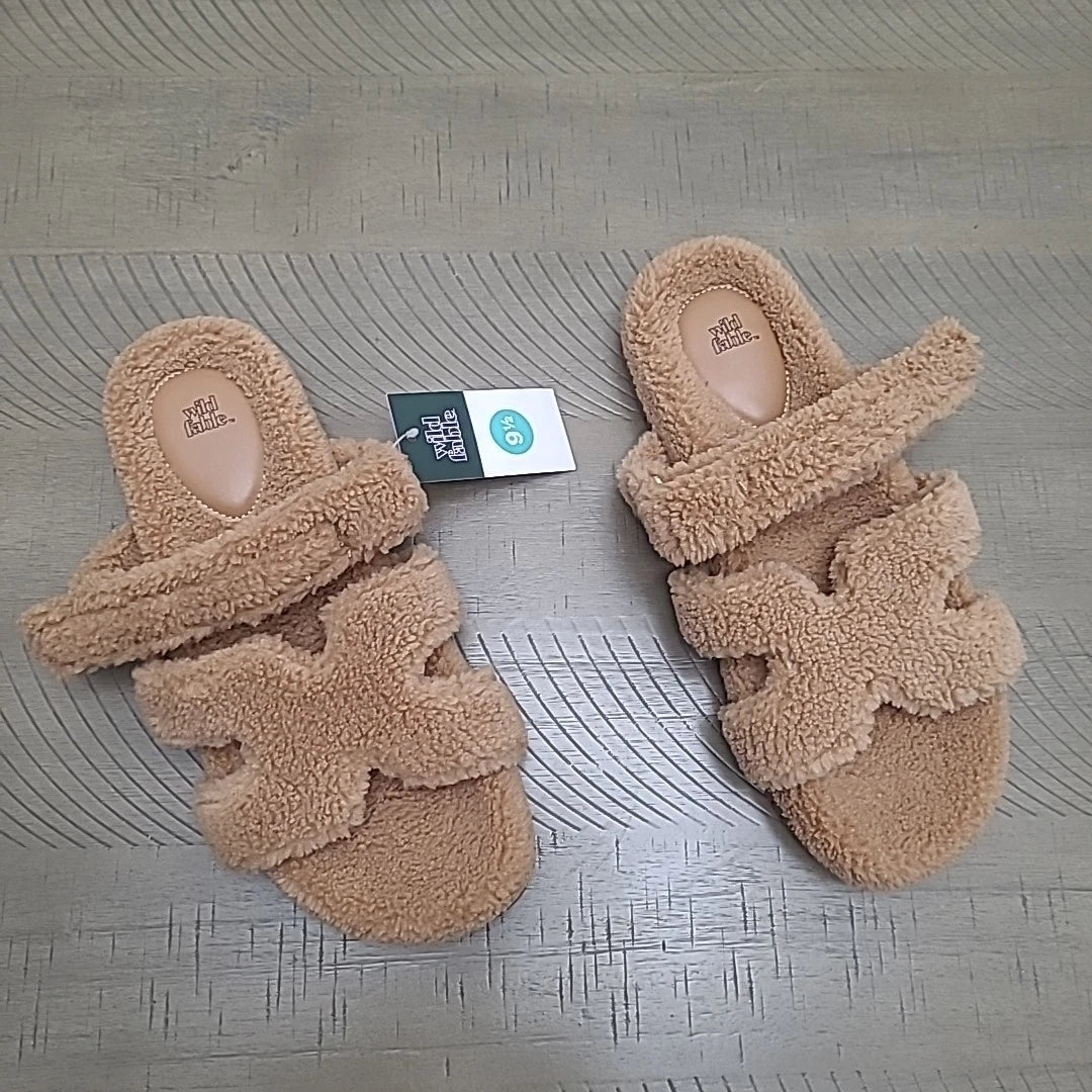 Wild Fable Fuzzy Tan Hayley Birk Style Adjustable Strap Sandal Size 9.5 NWT