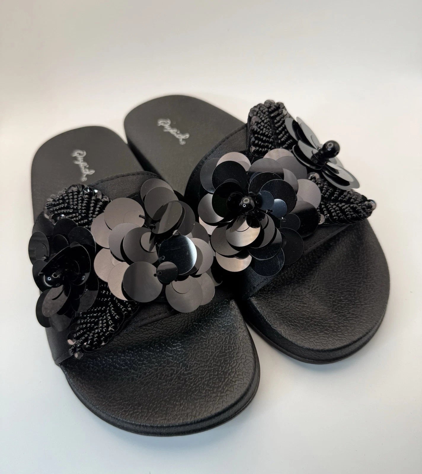 Qupid Women's Fashion Satin Black Flower Slides Sandals Flip Flops Sz 9 New