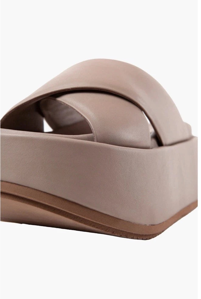 Paloma Barcelo Adit Platform Sandals Women's 40 / 10 Taupe Leather Slide $375