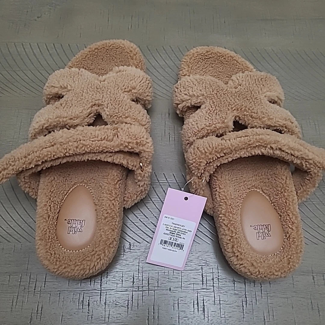 Wild Fable Fuzzy Tan Hayley Birk Style Adjustable Strap Sandal Size 9.5 NWT