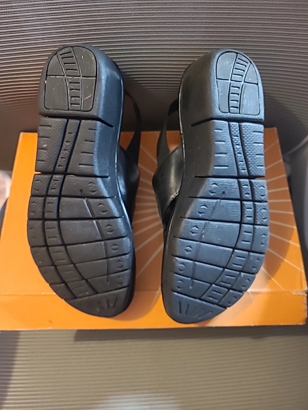 Earth Spirit Mohican Leather Black Sandals Slides Women's Size 8