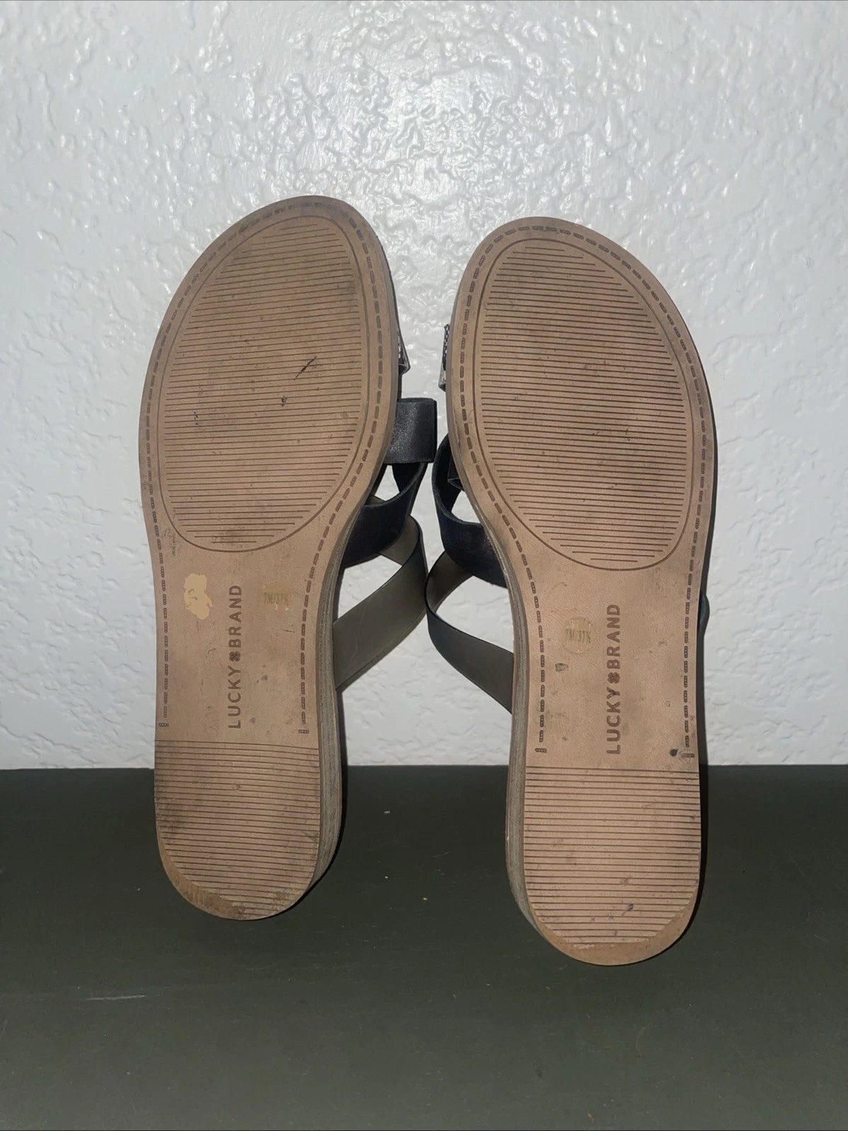 Lucky Brand Women’s Strapped Snake print Sandal Size 7M
