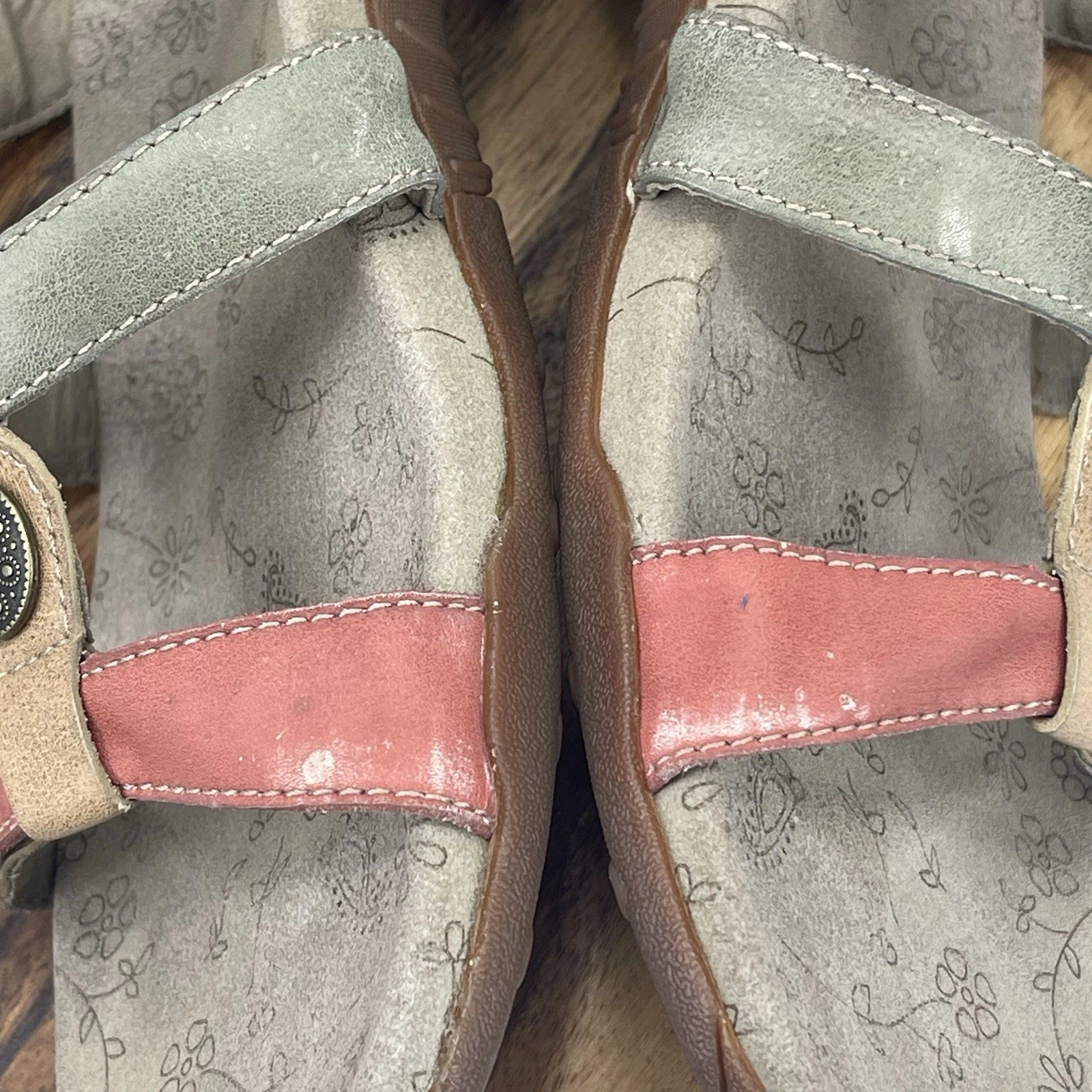 Taos Prize 4 Womens 10 Leather Gem Strappy Comfort Fashion Slides
