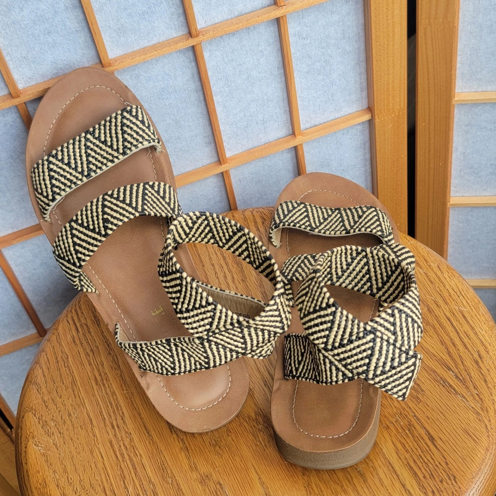Strappy Gladiator Style Striped Sandal With Elastic Ankle Strap Women's Size 8