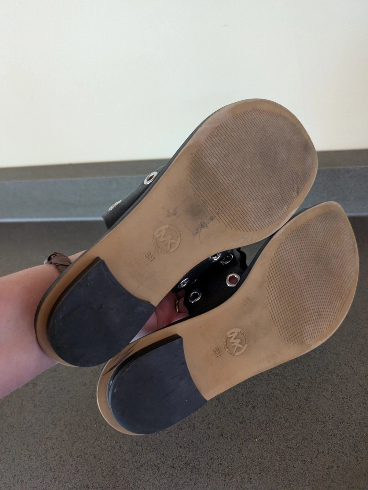 Michael Kors Patty Flat Leather Sandal Black Womens 8 Grommets Toe Ring Slides