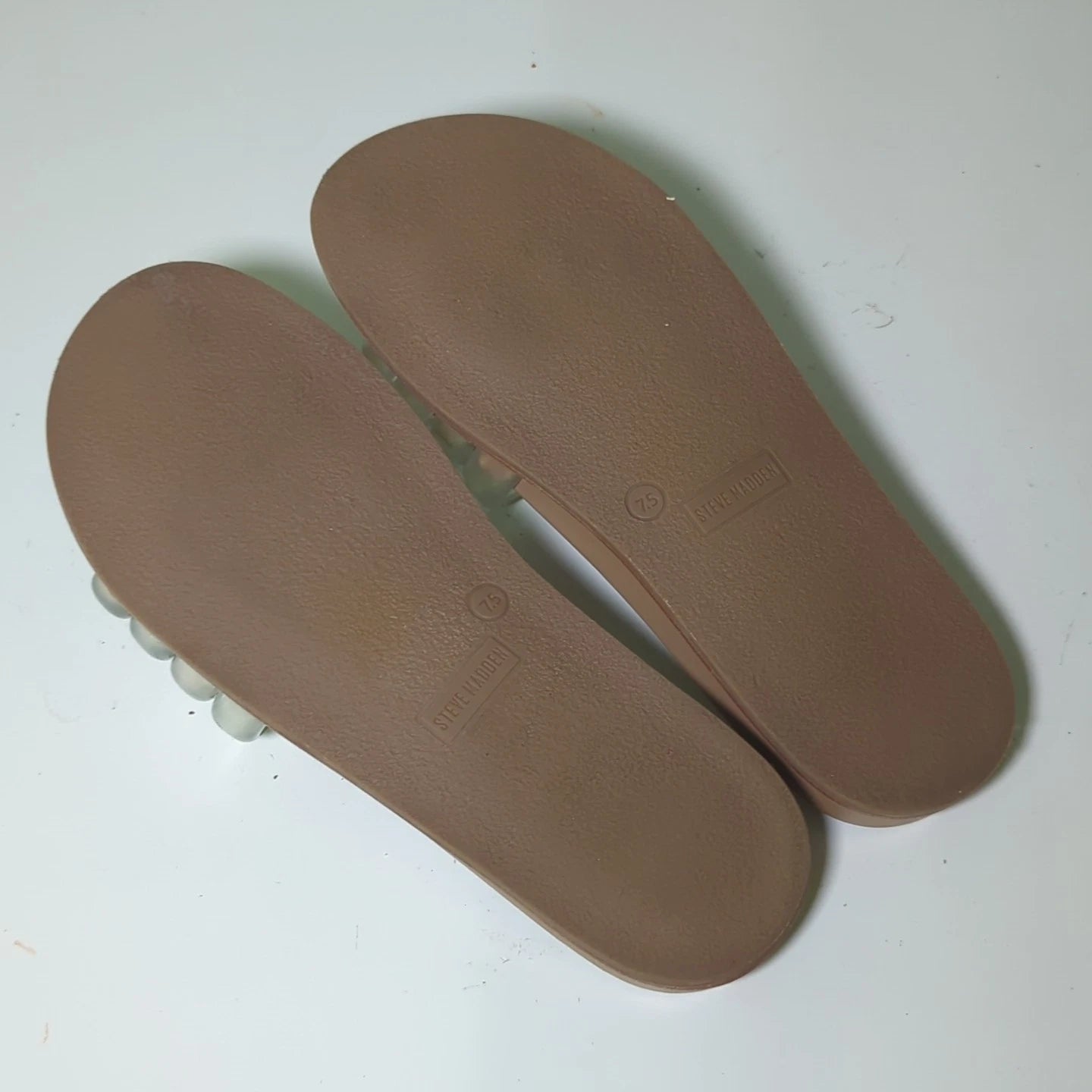 STEVE MADDEN Clear Lucite Strap Drips Slip-On Slides Sandals 7.5 Flats Beach