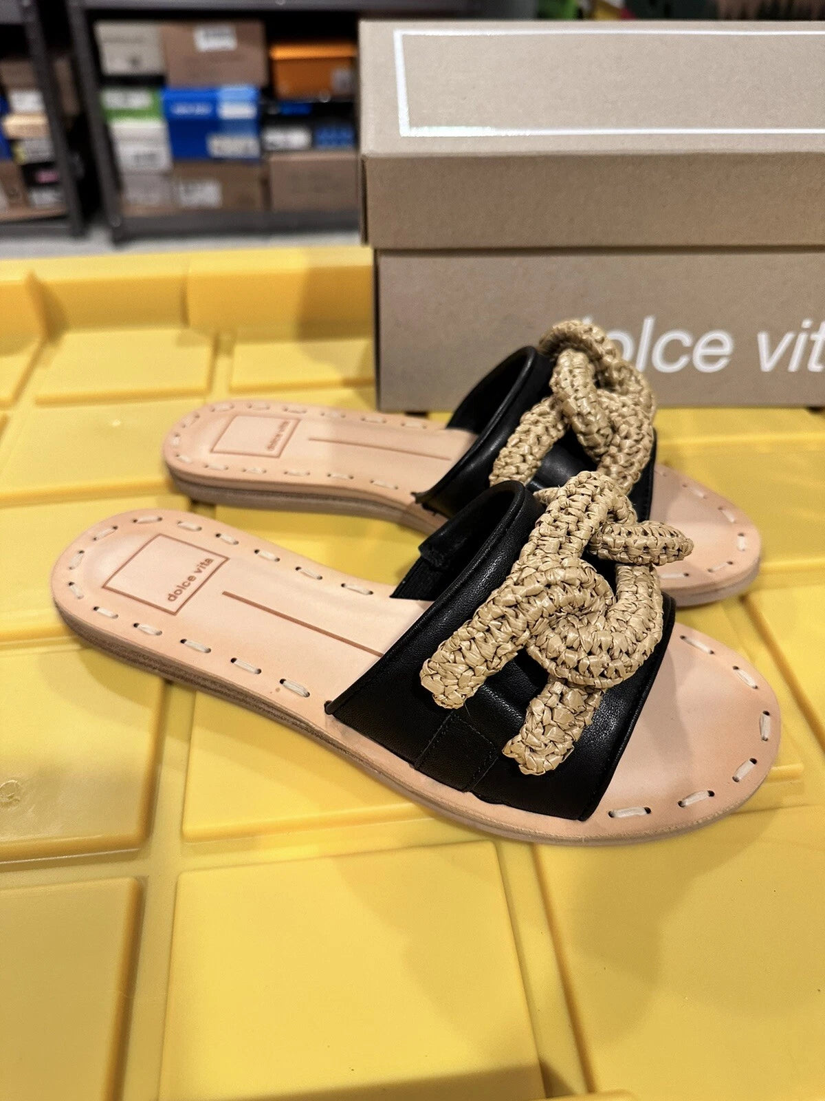 Dolce Vita Desa Slide Trendy Sandals in Black Leather - Size 6