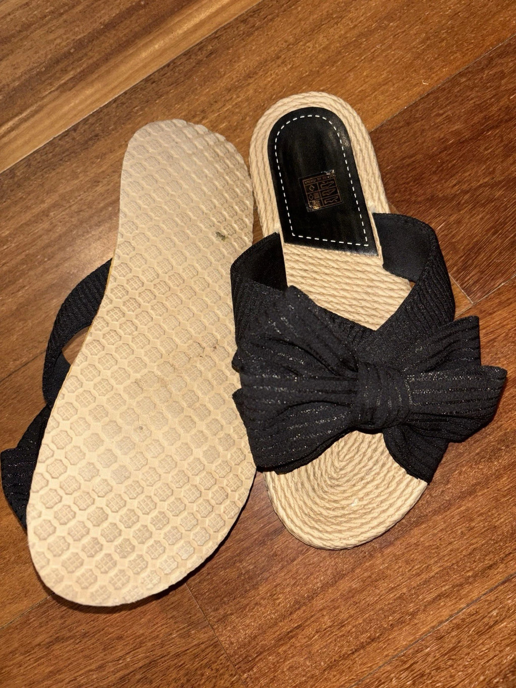 Women Black Bow Decor Straps Slides Fashionable Toe Flat Sandals Size 8. 5 US
