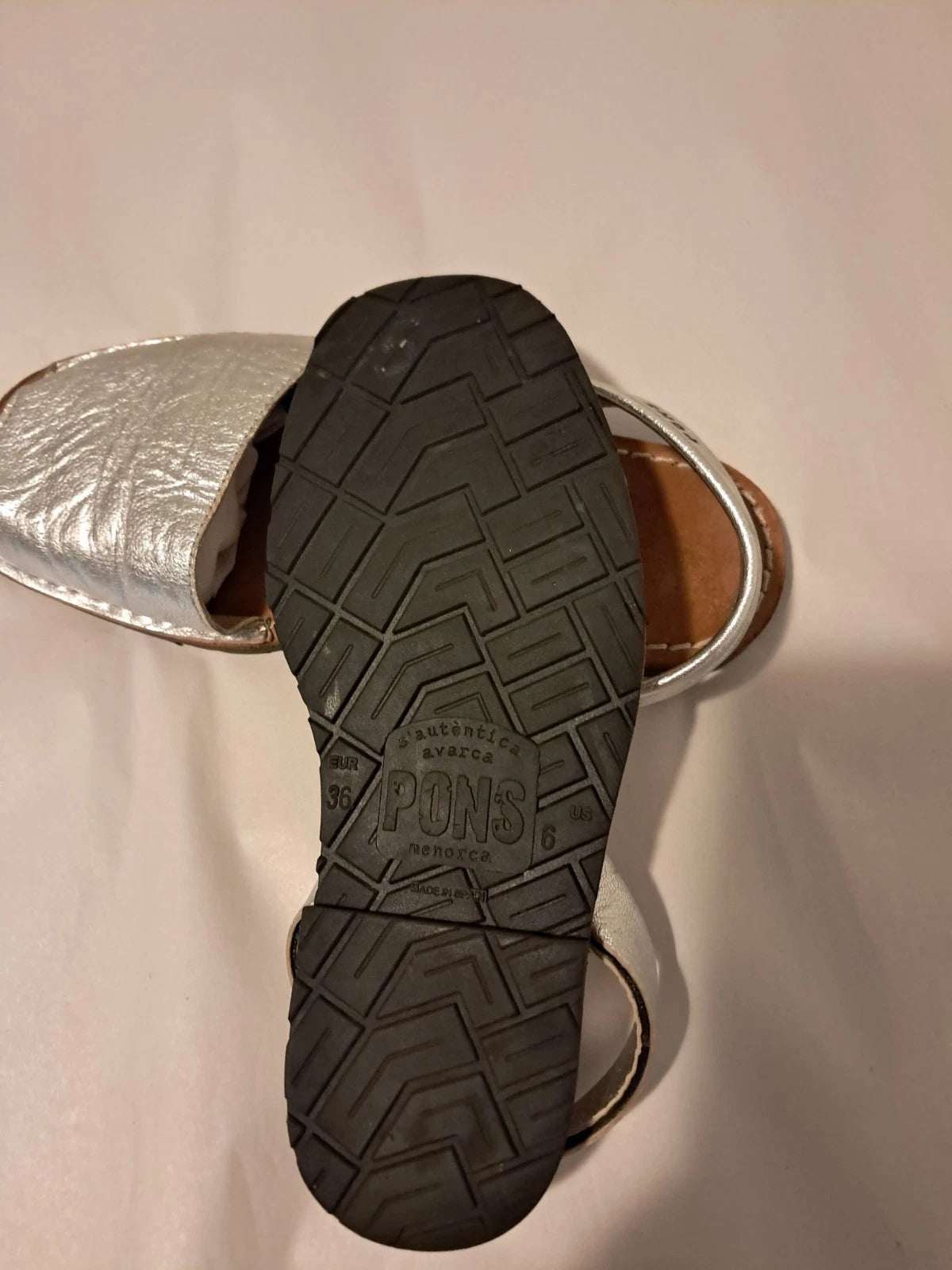 PONS Classic Style Metallic Leather Avarca Sandal In Silver Size 6.