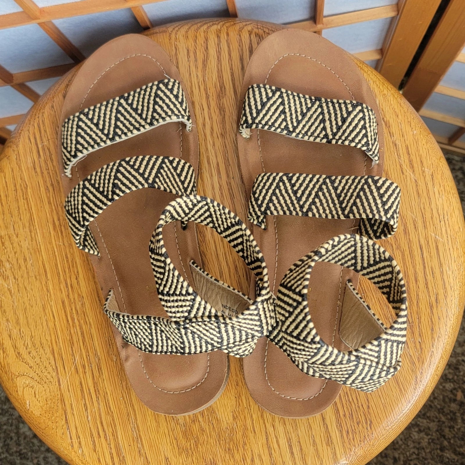 Strappy Gladiator Style Striped Sandal With Elastic Ankle Strap Women's Size 8