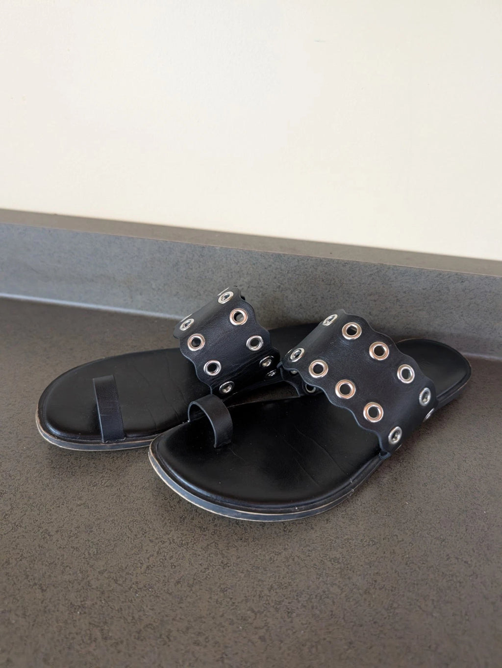 Michael Kors Patty Flat Leather Sandal Black Womens 8 Grommets Toe Ring Slides