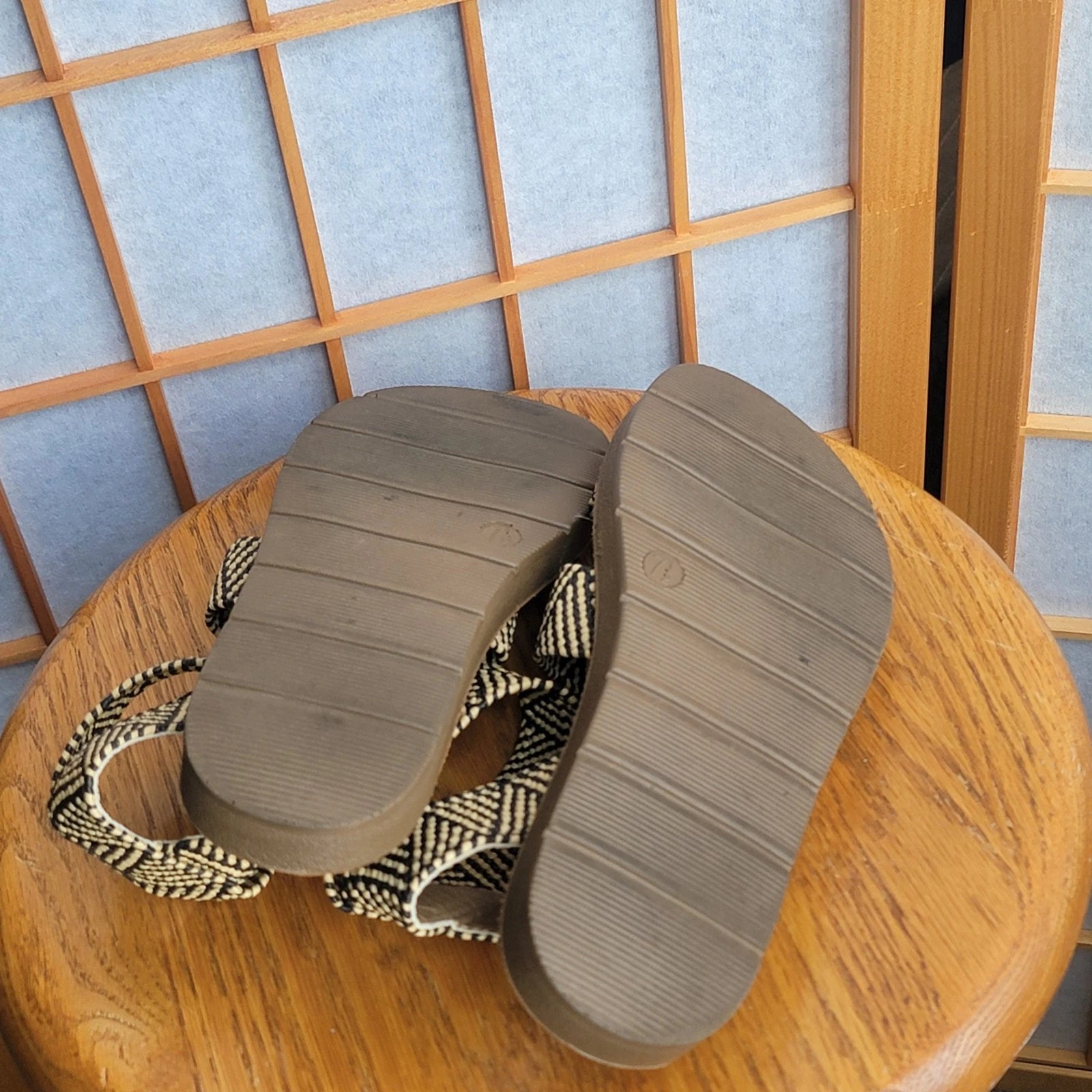 Strappy Gladiator Style Striped Sandal With Elastic Ankle Strap Women's Size 8