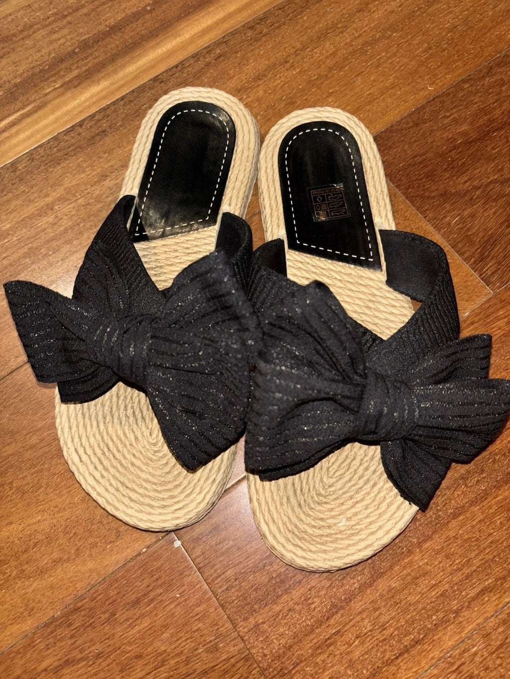 Women Black Bow Decor Straps Slides Fashionable Toe Flat Sandals Size 8. 5 US