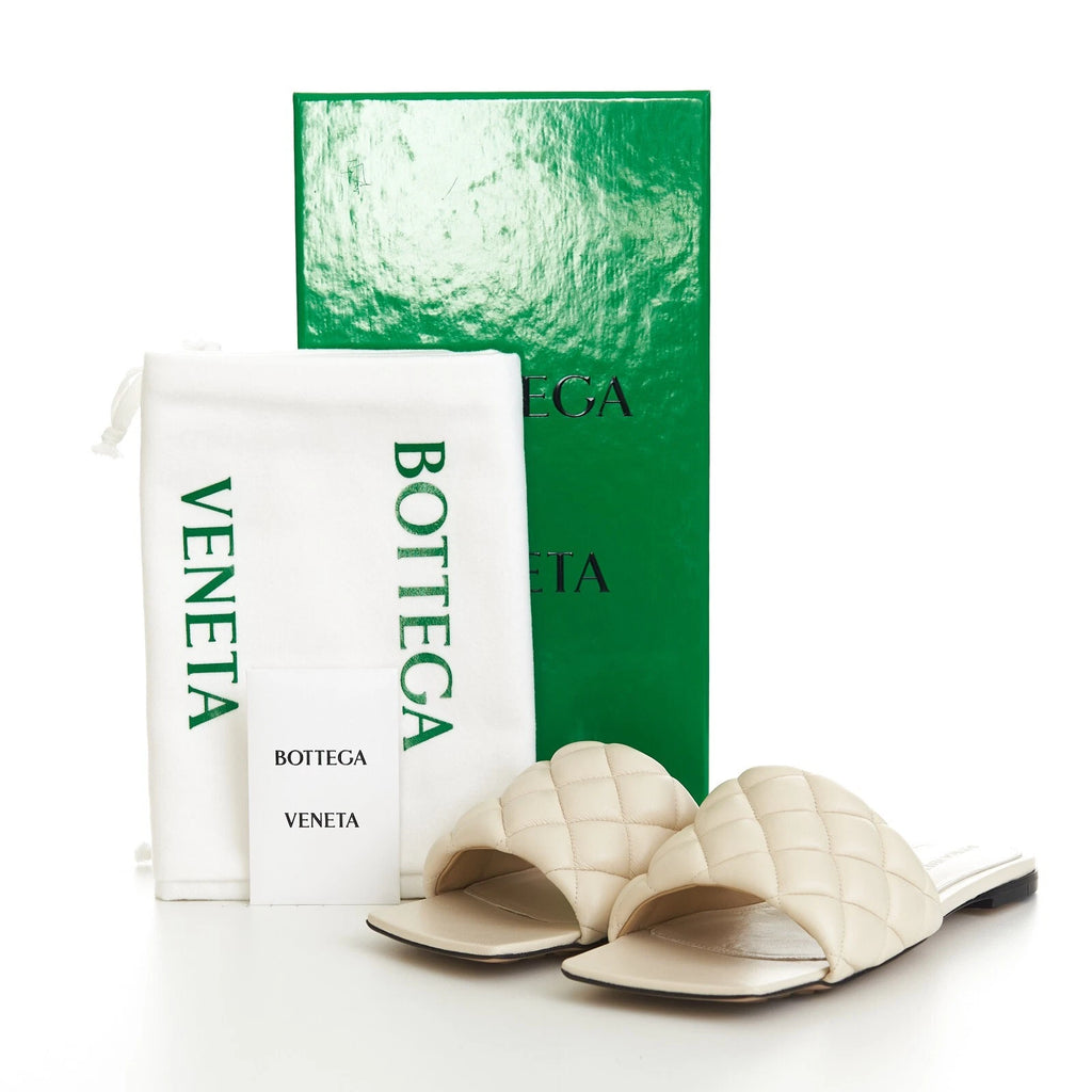 BOTTEGA VENETA 990$ Quilted Leather Padded Flat Slide Sandals - Sea Salt