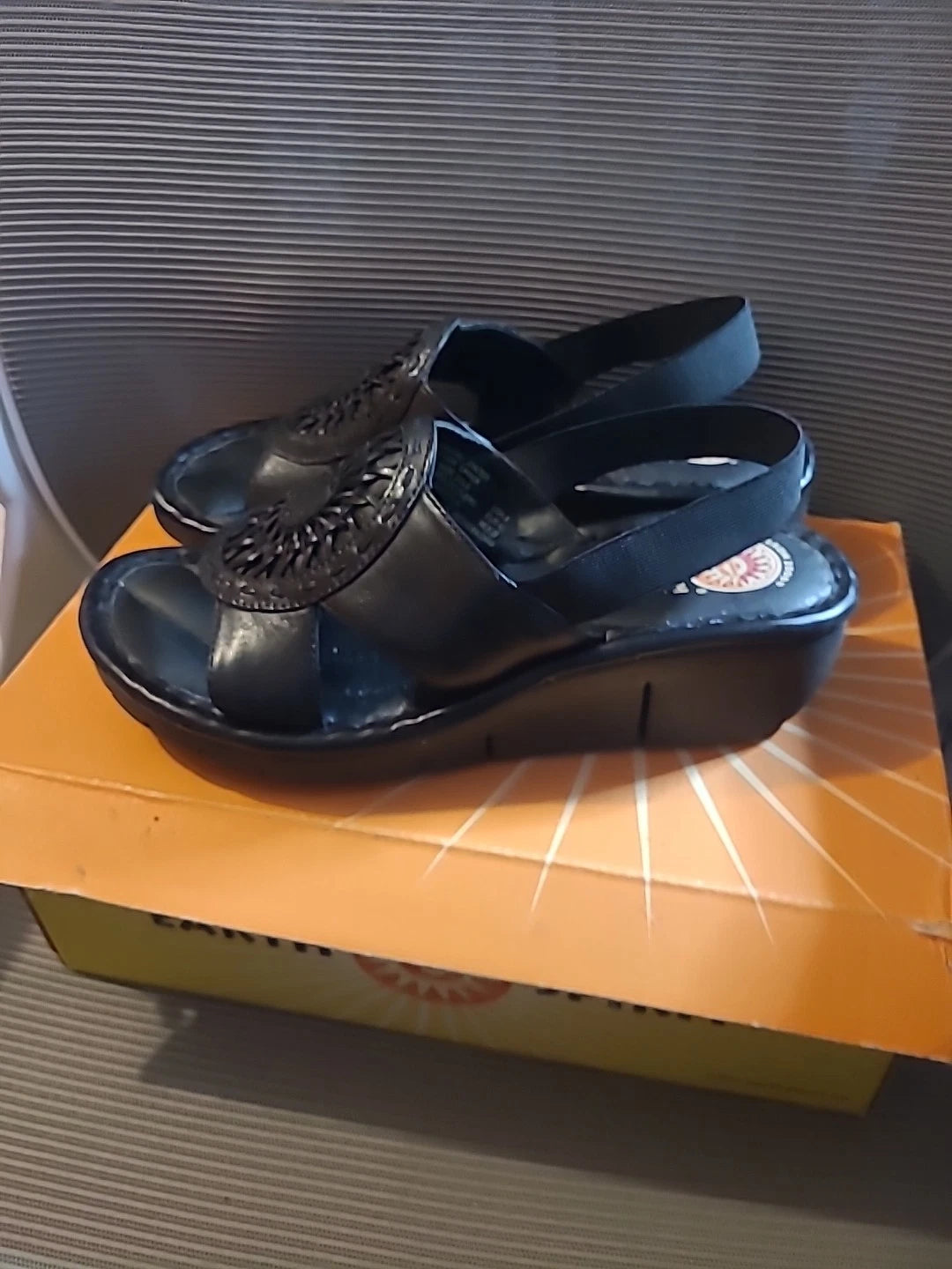 Earth Spirit Mohican Leather Black Sandals Slides Women's Size 8