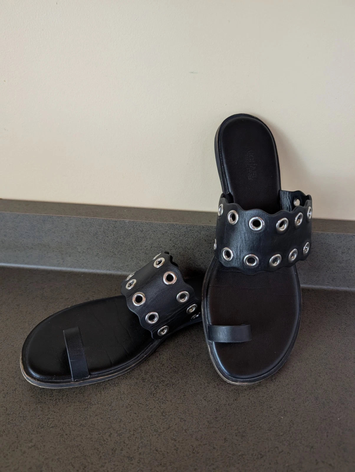 Michael Kors Patty Flat Leather Sandal Black Womens 8 Grommets Toe Ring Slides