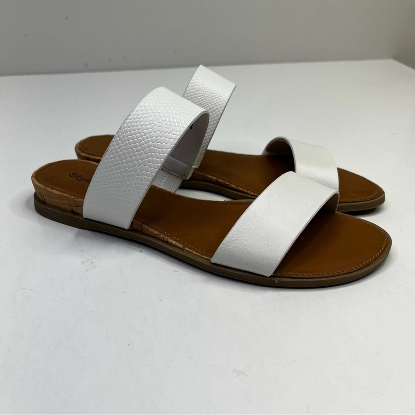 Style & Co Elliee Flat Cushioned sandals white NIB - 5.5