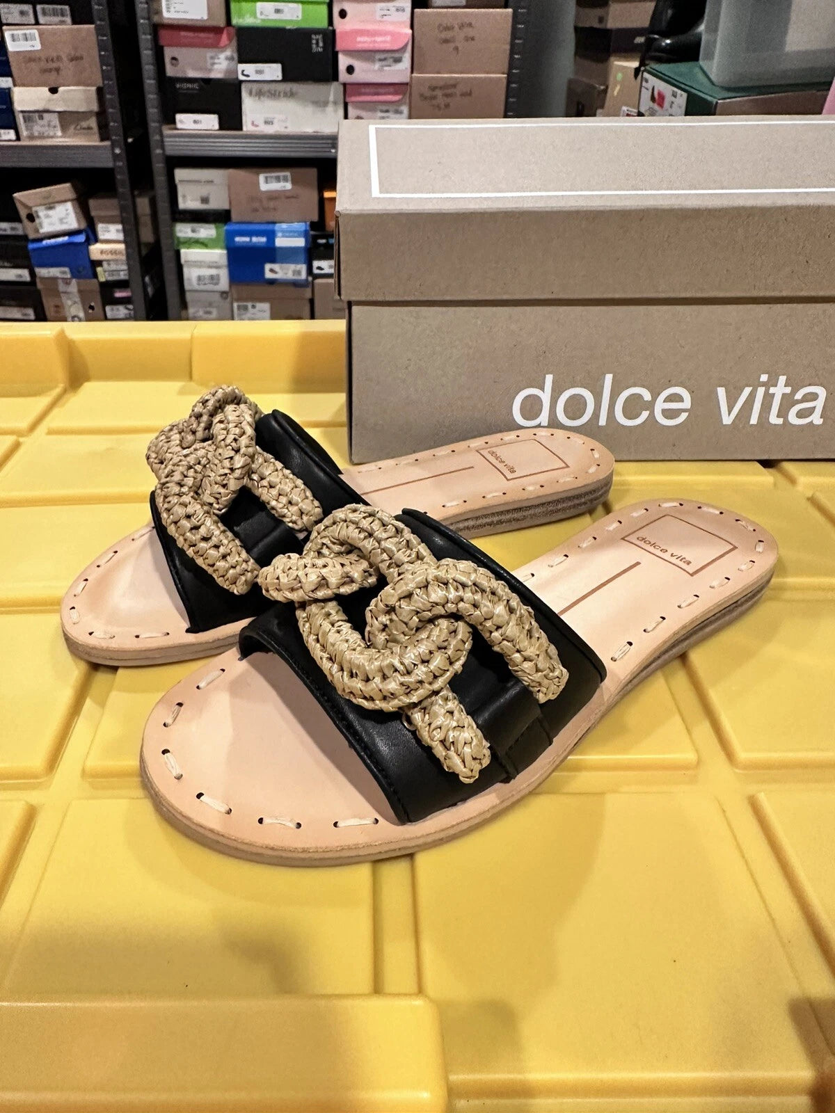 Dolce Vita Desa Slide Trendy Sandals in Black Leather - Size 6