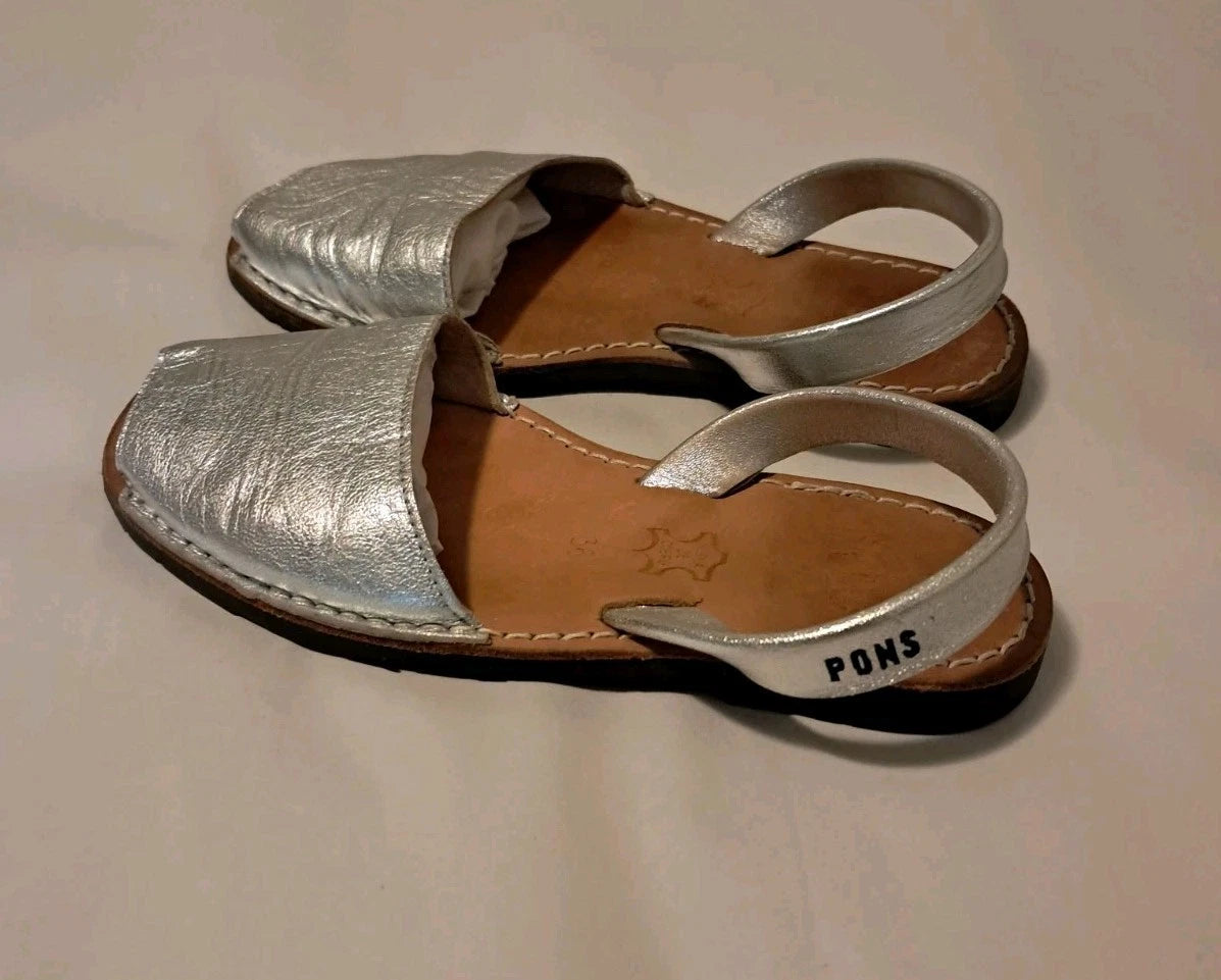 PONS Classic Style Metallic Leather Avarca Sandal In Silver Size 6.