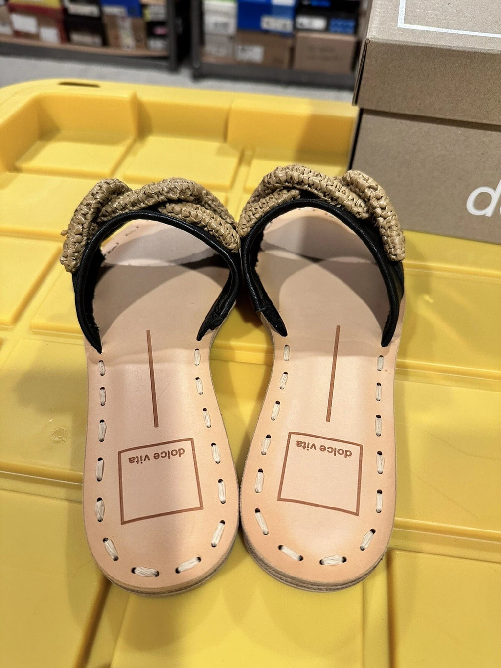 Dolce Vita Desa Slide Trendy Sandals in Black Leather - Size 6