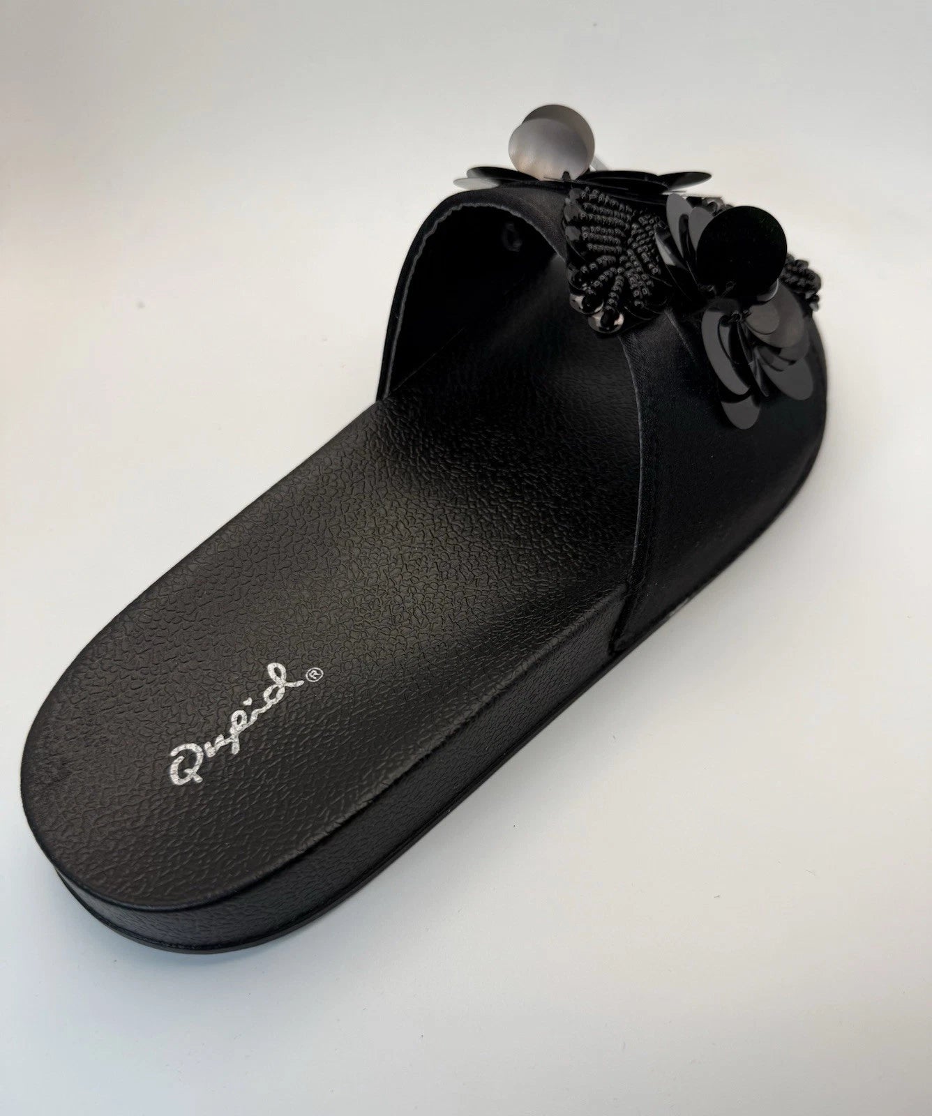 Qupid Women's Fashion Satin Black Flower Slides Sandals Flip Flops Sz 9 New