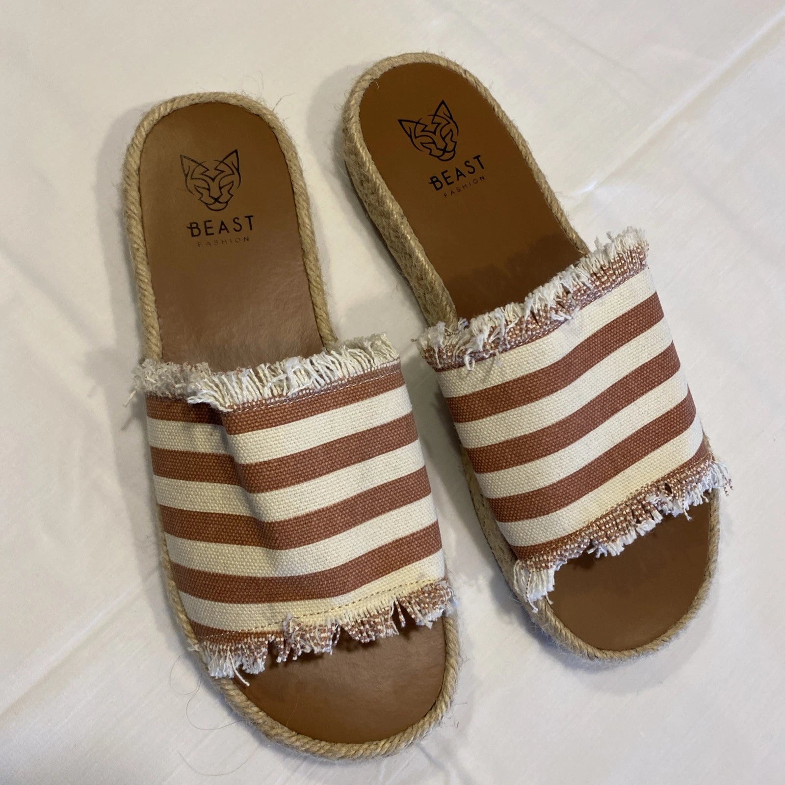 Beast Fashion Women’s Open Toe Canvas Slides, New 7.5
