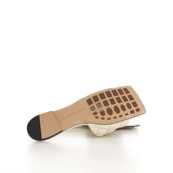 BOTTEGA VENETA 990$ Quilted Leather Padded Flat Slide Sandals - Sea Salt