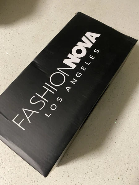 Fashion Nova ‘She’s Unforgettable’ Slides Women’s size 9