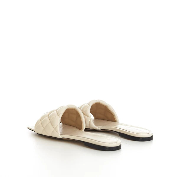 BOTTEGA VENETA 990$ Quilted Leather Padded Flat Slide Sandals - Sea Salt