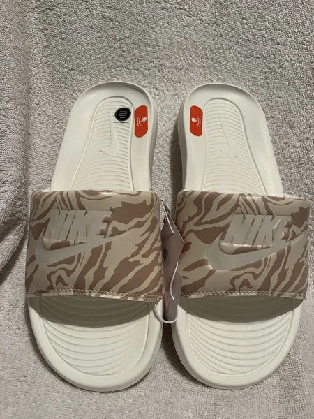 Nike Victori One Print Slides Women's Size 10 Style CN9676 105 New With Tags