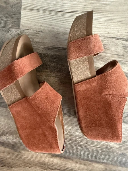 Volatile Wedge Style Sandal Size 7 Women’s