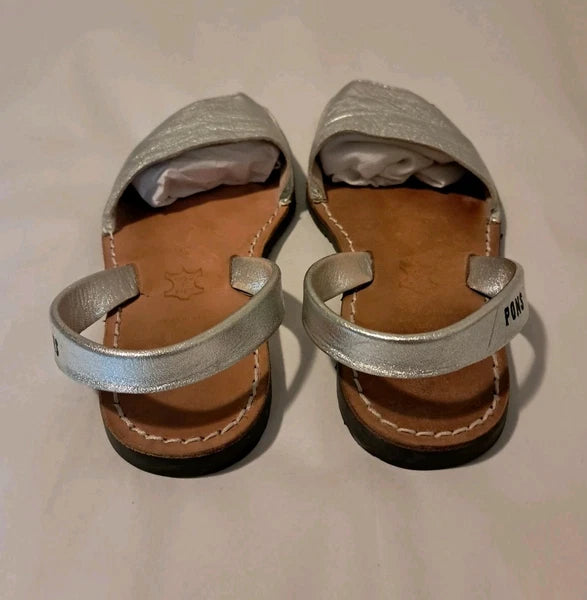 PONS Classic Style Metallic Leather Avarca Sandal In Silver Size 6.