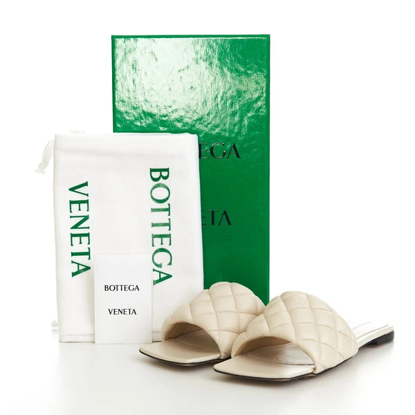 BOTTEGA VENETA 990$ Quilted Leather Padded Flat Slide Sandals - Sea Salt