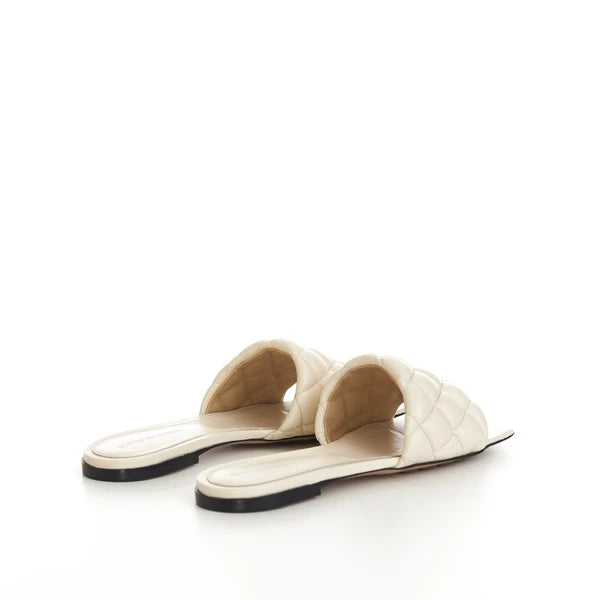 BOTTEGA VENETA 990$ Quilted Leather Padded Flat Slide Sandals - Sea Salt